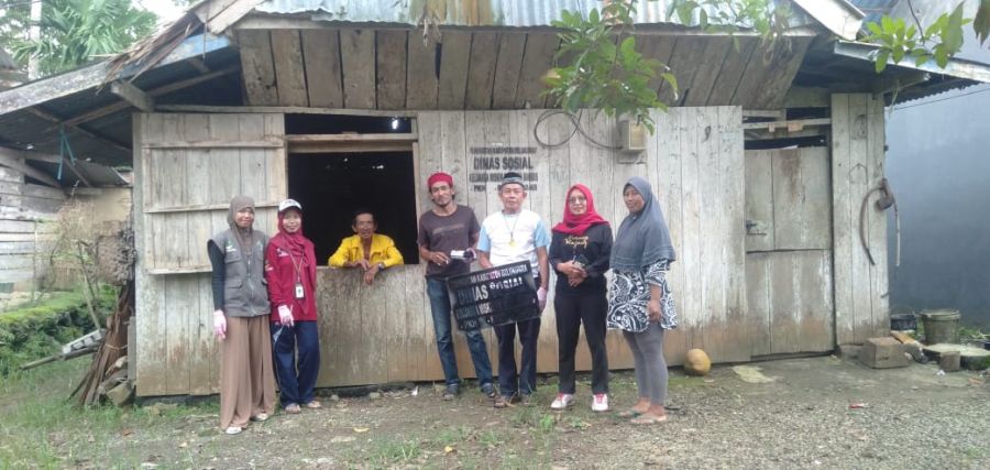 Agar Tepat Sasaran Dinsos Bulukumba Semprot Rumah Penerima Bantuan