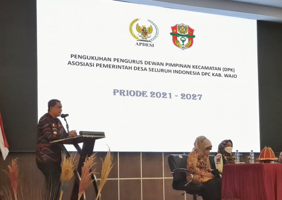Amran Mahmud Lantik Pengurus DPK APDESI Kabupaten Wajo