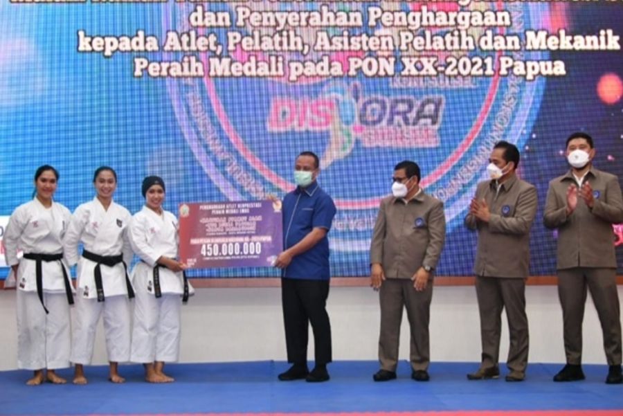 Andi Sudirman Serahkan Bonus PON Papua, Atlet Sebut Pemerintah Penuhi Janji