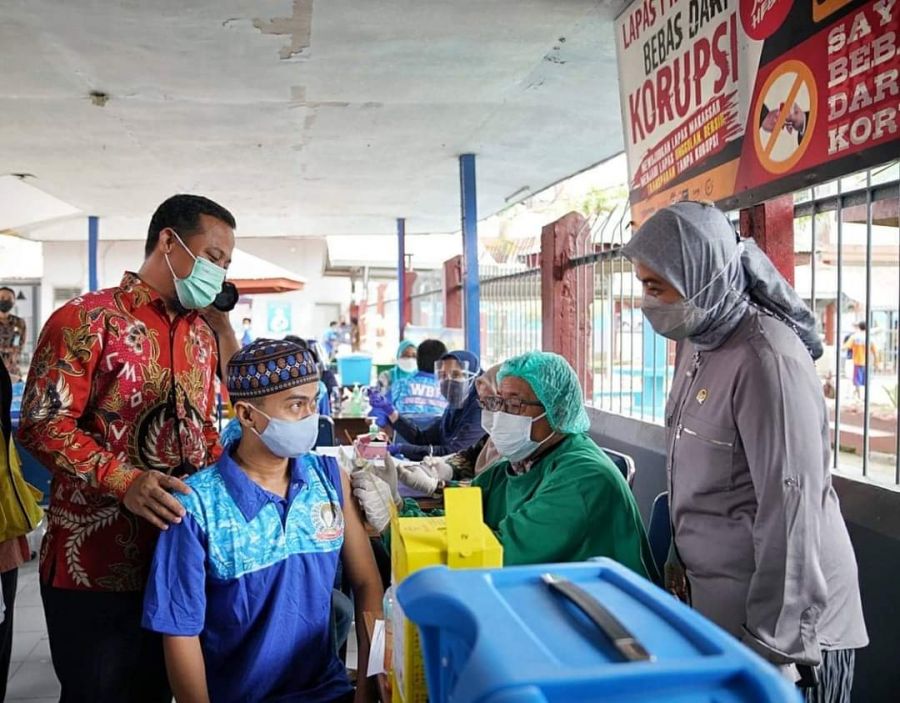 Andi Sudirman Sulaiman Tinjau Vaksinasi Covid-19 di Lapas Kelas 1 Makassar