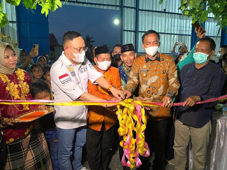 Bersama Anggota DPR RI, Wabup Wajo Resmikan Bantuan Mesin Pengering Padi