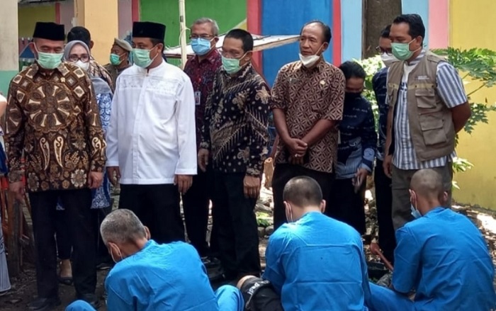 Bersama Plt Gubernur Sulsel, Menko PMK Tinjau RSKD Dadi Makasar dan Ingatkan Prokes