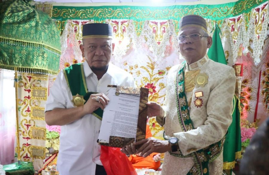 Bertandang ke Sidrap, Ketua DPD RI Peroleh Gelar Adat dari Addatuang