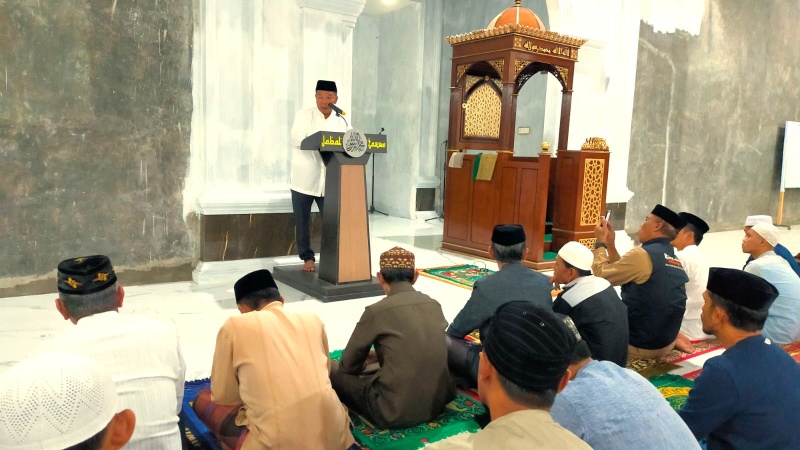 Bupati Andi Utta Awali Ramadan dengan Salat Tarwih di Masjid Jabal Taqwa Tanete