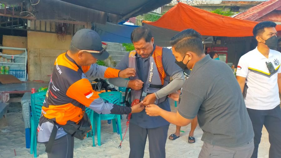 Bupati Andi Utta Bareng Kapolda Main Jetski di Tanjung Bira