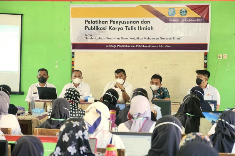 Bupati Andi Utta Berbagi Ilmu dengan Guru Sekolah Dasar