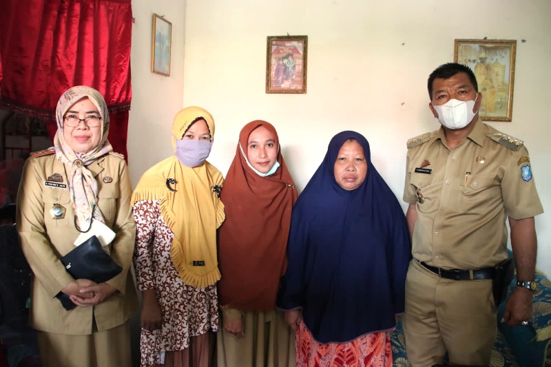 Bupati Andi Utta Kunjungi Keluarga Amiluddin di Kajang
