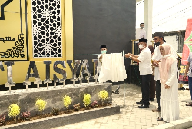 Bupati Andi Utta Resmikan Masjid Bentuk Ka'bah