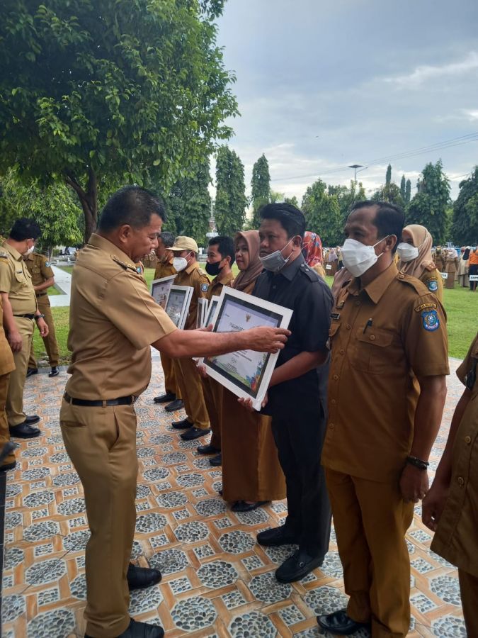 Bupati Andi Utta Serahkan Sertifikat Penghargaan kepada 14 Desa yang Mengikuti ADWI