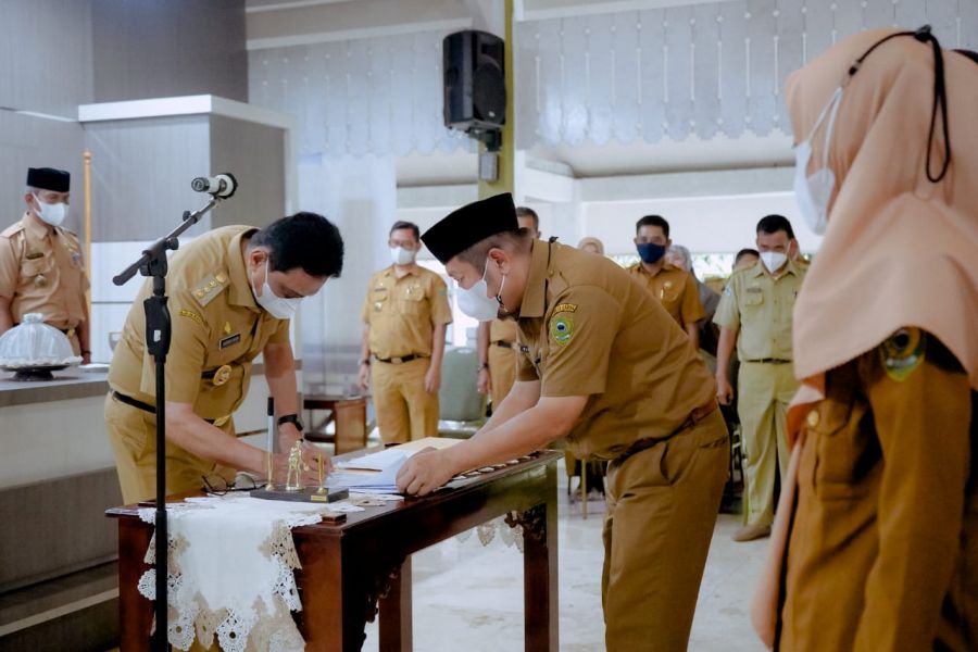 Bupati Barru Lantik Kepala UPT dan KTU Puskesmas