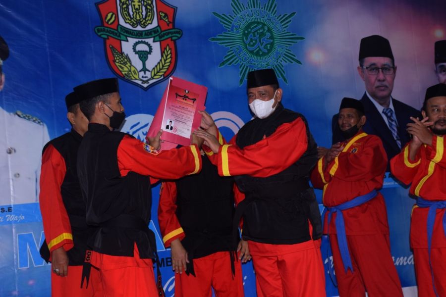 Bupati Wajo Amran Mahmud Dikukuhkan Jadi Pendekar Tapak Suci