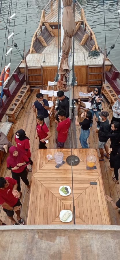 Butuh Hiburan Berbeda, Yuk Naik Kapal Pinisi di Pantai Losari