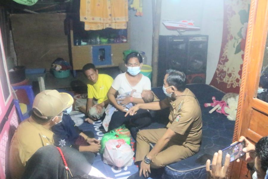 Camat Tallo Alamsyah Bergerak Cepat Kunjungi Warganya yang Sakit