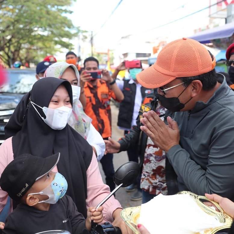 Danny Bagikan 7.600 Masker Bersama Ormas  di Kecamatan Manggala