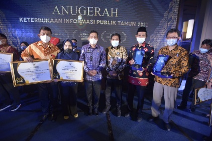 Desa Bantimurung Luwu Utara Raih Penghargaan Keterbukaan Informasi Publik Kategori Menuju Informatif
