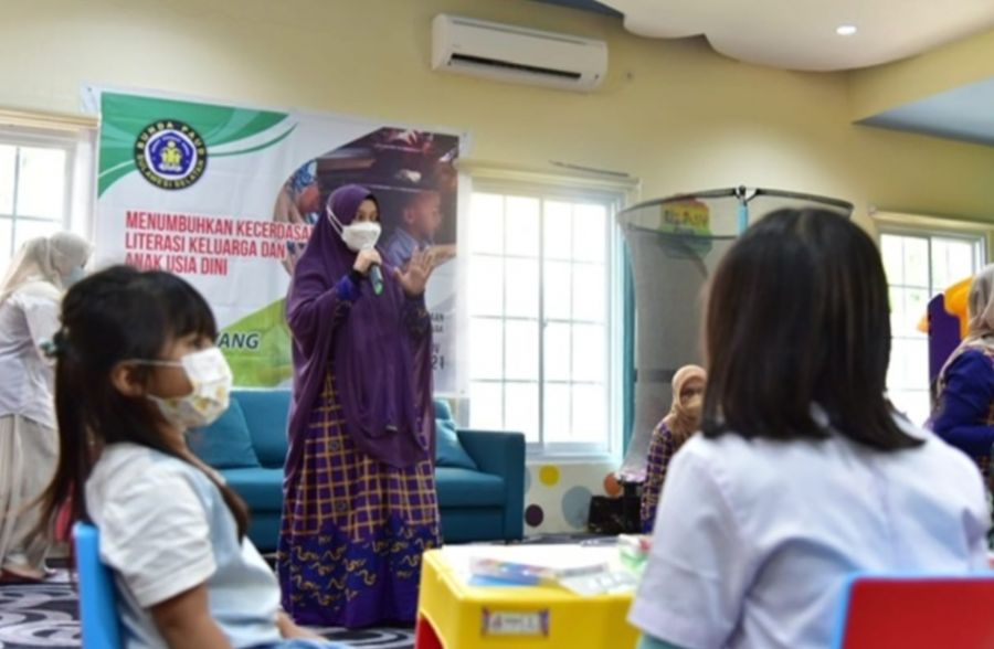 Naoemi Octarina Beri Edukasi Kepada Anak-anak Downsindrome dan Usia Dini