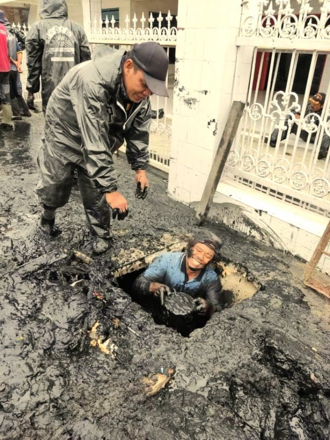 Dikerja Bukan Dicerita, Tim Kendali Banjir Bulukumba Kembali Turun ke Got