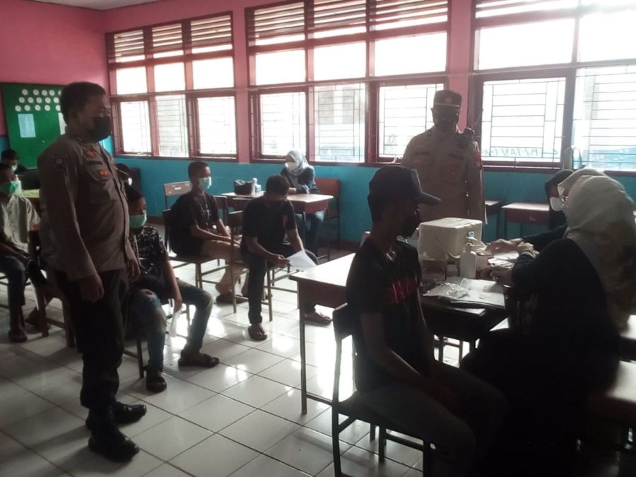 Gandeng Polsek Biringkanaya SMP Negeri 25 Gelar Vaksinasi