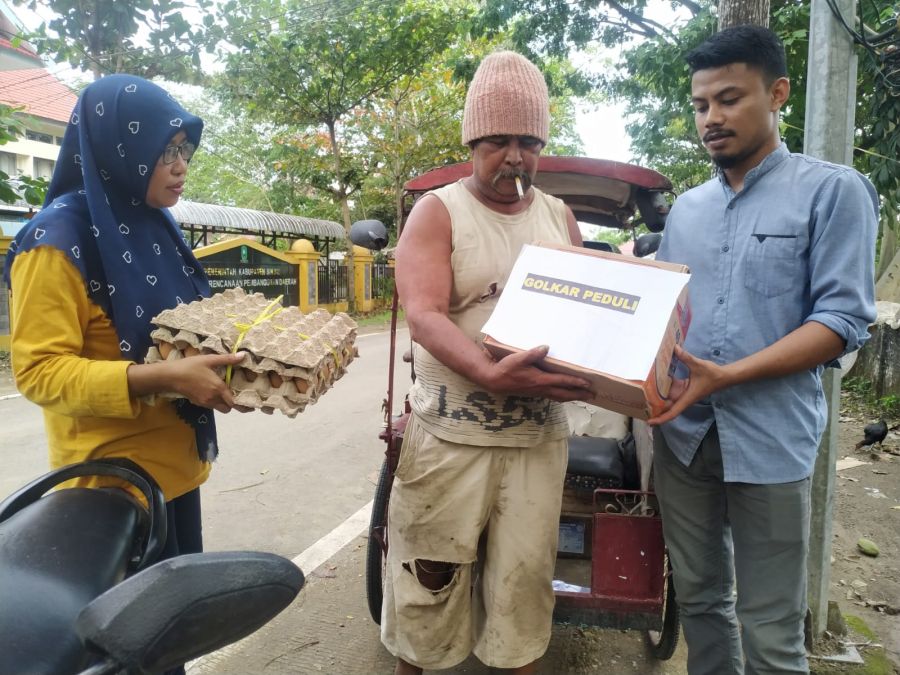 Golkar Peduli Sambangi Penghuni Gubuk Reot di Sinjai