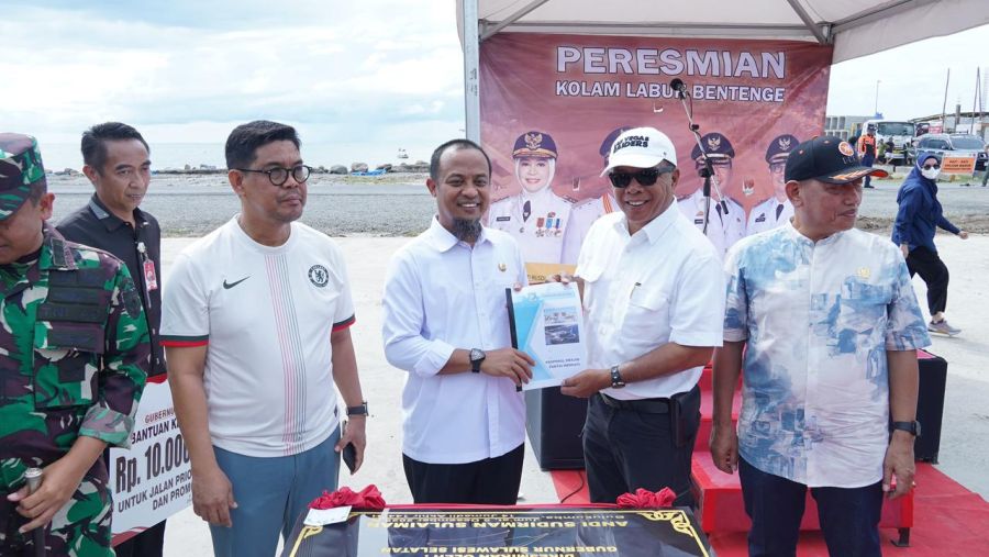 Gubernur Andi Sudirman Sulaiman Resmikan Kolam Labuh Bentenge