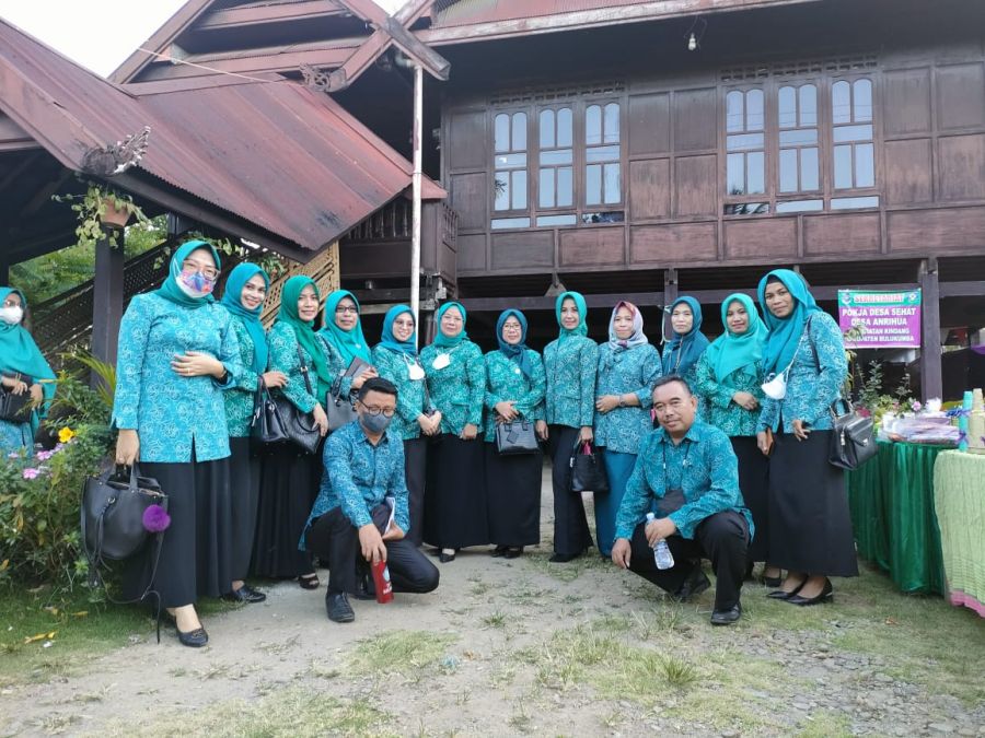 Inas Utami Muchtar Melakukan Kunjungan ke Desa Anrihua