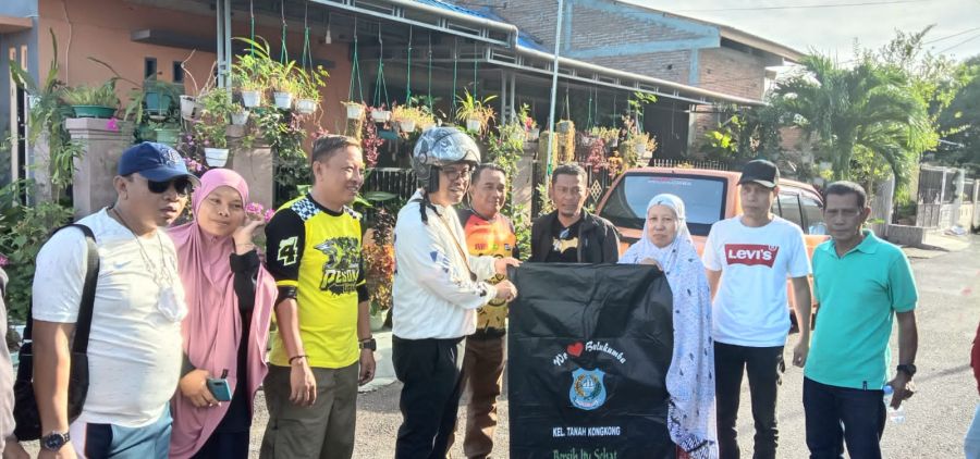 Keliling Pakai Motor, Wabup Edy Manaf Edukasi Warga Jaga Kebersihan
