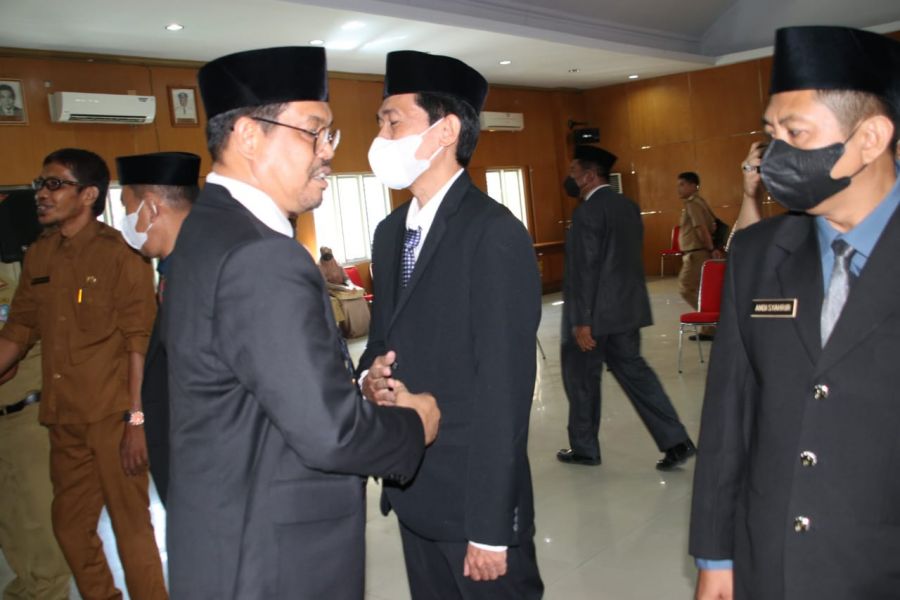 Lantik Pejabat Administrator dan Pengawas, Wabup Edy Manaf Tekankan Kerja Solutif dan inovatif