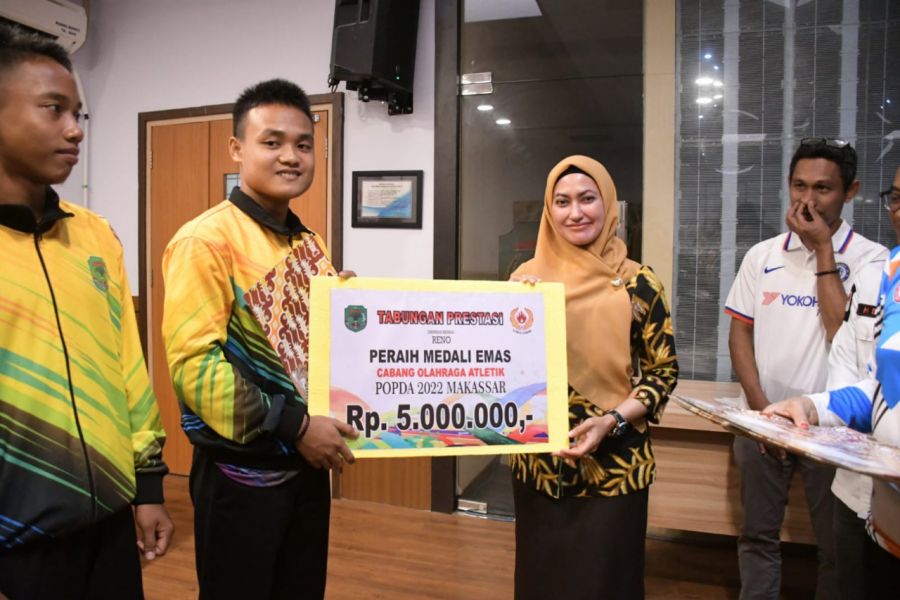 Mantap! 13 Atlet Luwu Utara Terima Tabungan Berprestasi
