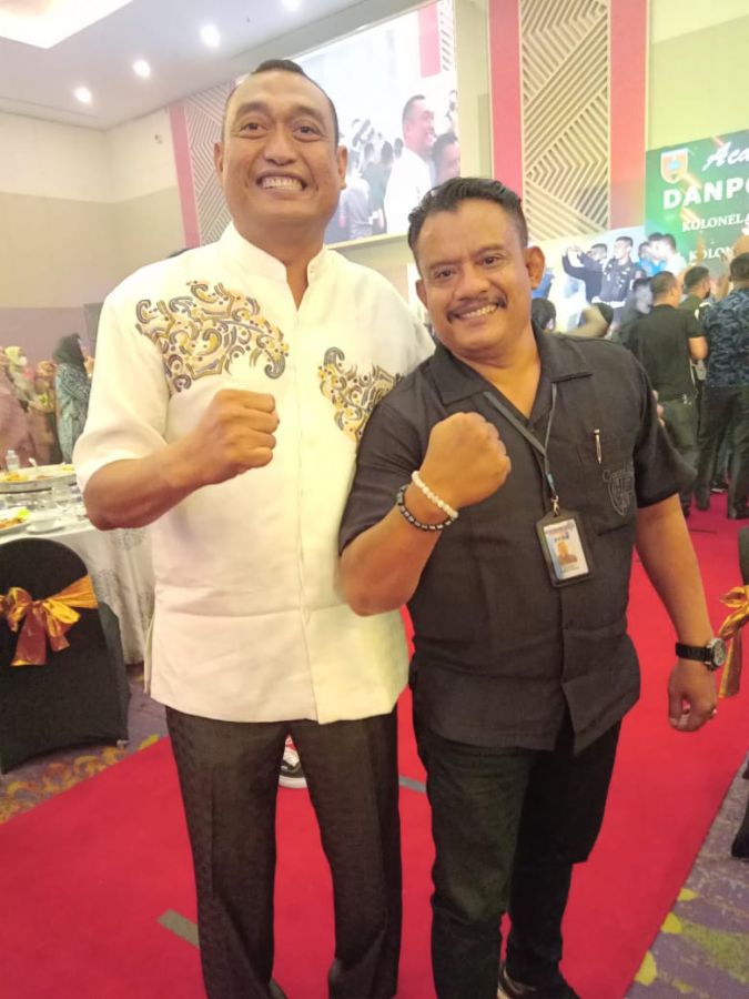 Mapomdam XIV Hasanuddin Berikan Paket Lebaran Kepada Beberapa Awak Media Online 