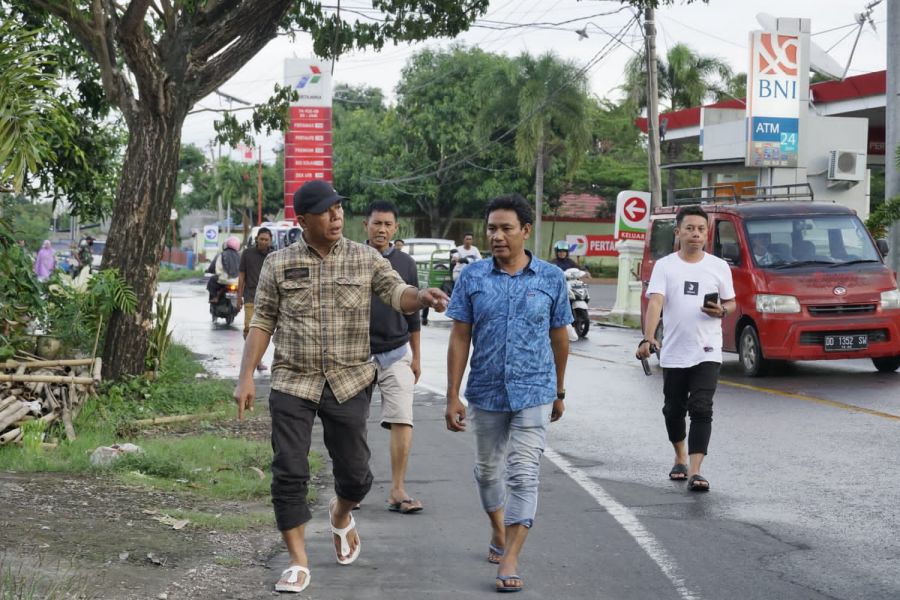 Melihat Air Meluap di Depan SPBU, Andi Utta Harus Dikerja Malam ini