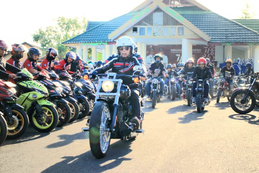 Naik Motor Harley-nya, Andi Utta Pimpin Bikers Custom ke Tanjung Bira