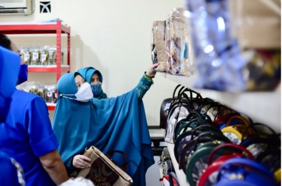 Naoemi Octarina Resmikan Pakaian Dan Bahan Ecoprint Jadi Andalan Galeri Lala Nirvana D