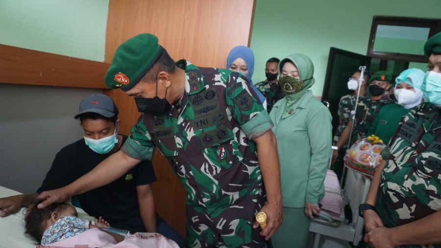 Pangdam Hasanuddin Sambangi Salma Bocah Kelainan Atresia Ani Sebelum Dioperasi