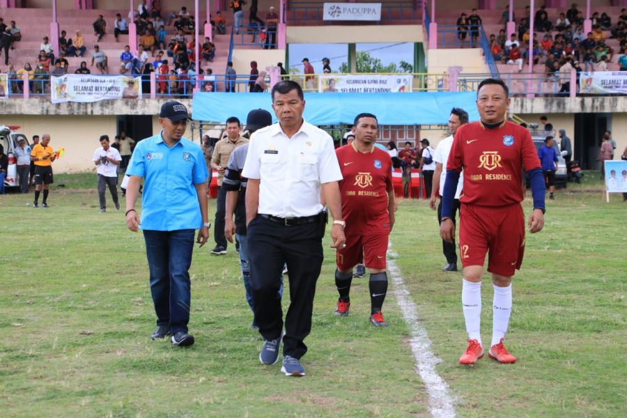 Pembukaan Bupati Cup Tingkat Ujung Bulu Diwarnai Eksibisi, DPRD Menang Tipis