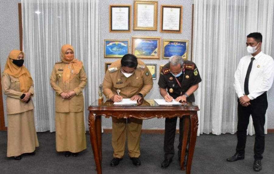 Pemkab Maros Dan Kejari Tandatangani MOU Kerjasama Penanganan Masalah Hukum Perdata Dan TUN