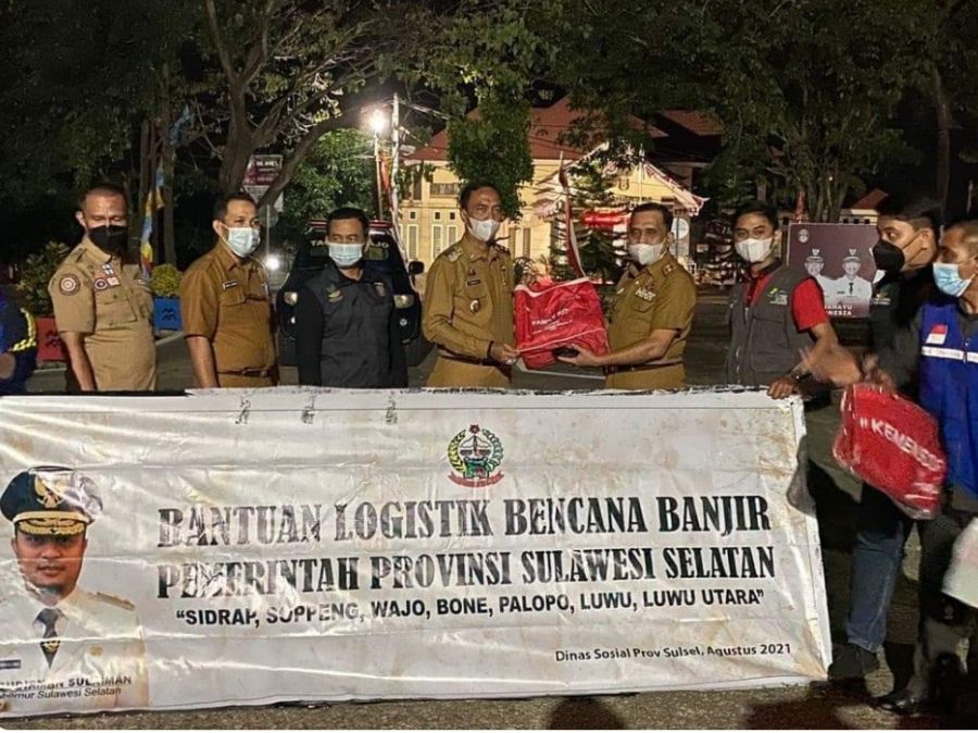 Pemprov Sulsel Gerak Cepat Serahkan Bantuan Di 7 Daerah Bencana Banjir