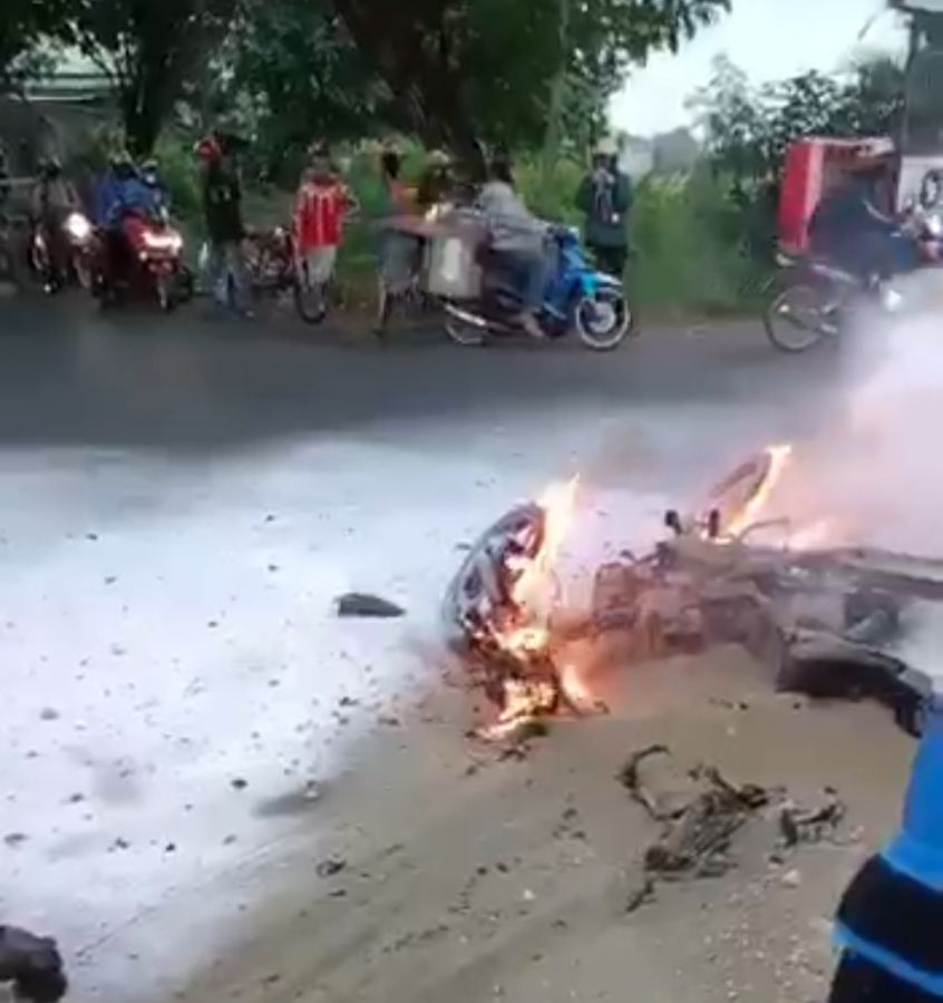 Pengendara Motor Tewas Terbakar Usai Bertabrakan Di Gowa