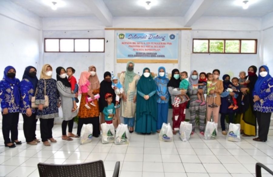 PKK Sulsel Gandeng Andalan Mengaji beri Bantuan Paket Sembako untuk Anak Stunting di Gowa