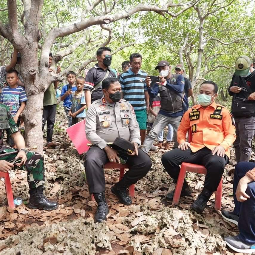 Plt Gubernur Sulsel Berbaur Bersama Pengungsi di Pulau Bonerate Selayar