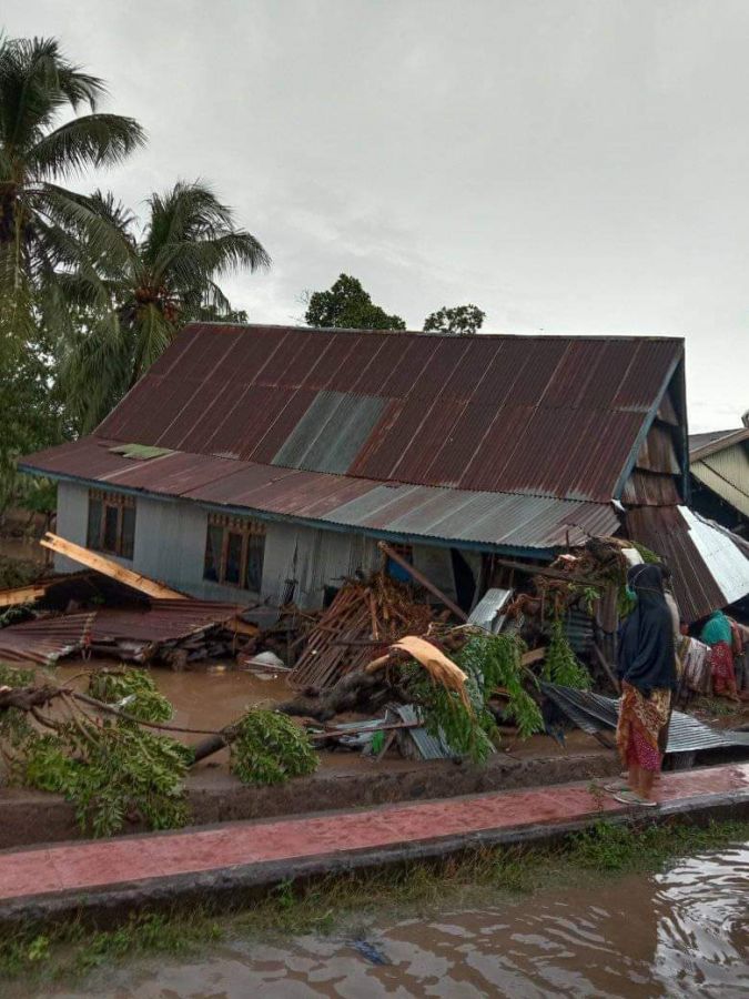 Rumah Roboh Diterjang Banjir Di Kabupaten Jeneponto