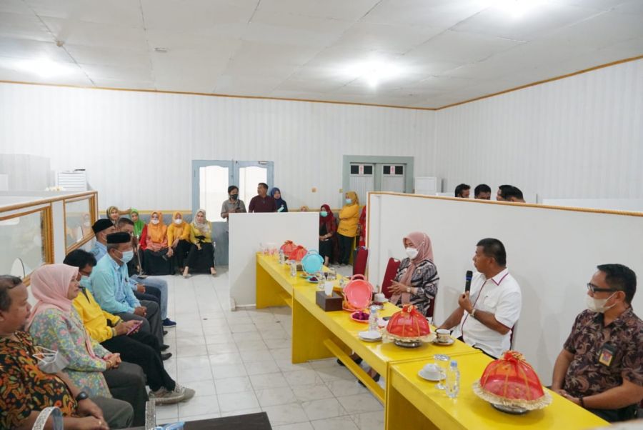 Sambangi Kantor Disdukcapil, Bupati Andi Utta Minta Aparatur Tunjukkan Kinerja