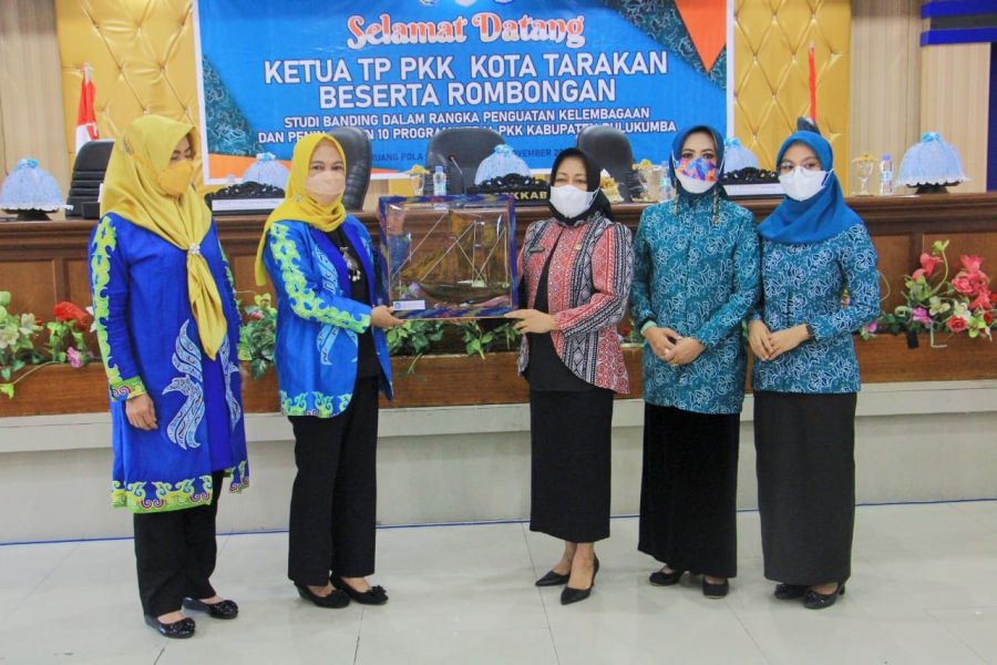 Sambut Kunjungan Studi Banding TP-PKK Kota Tarakan, TP-PKK Bulukumba Gelar Pameran Hasil UP2K
