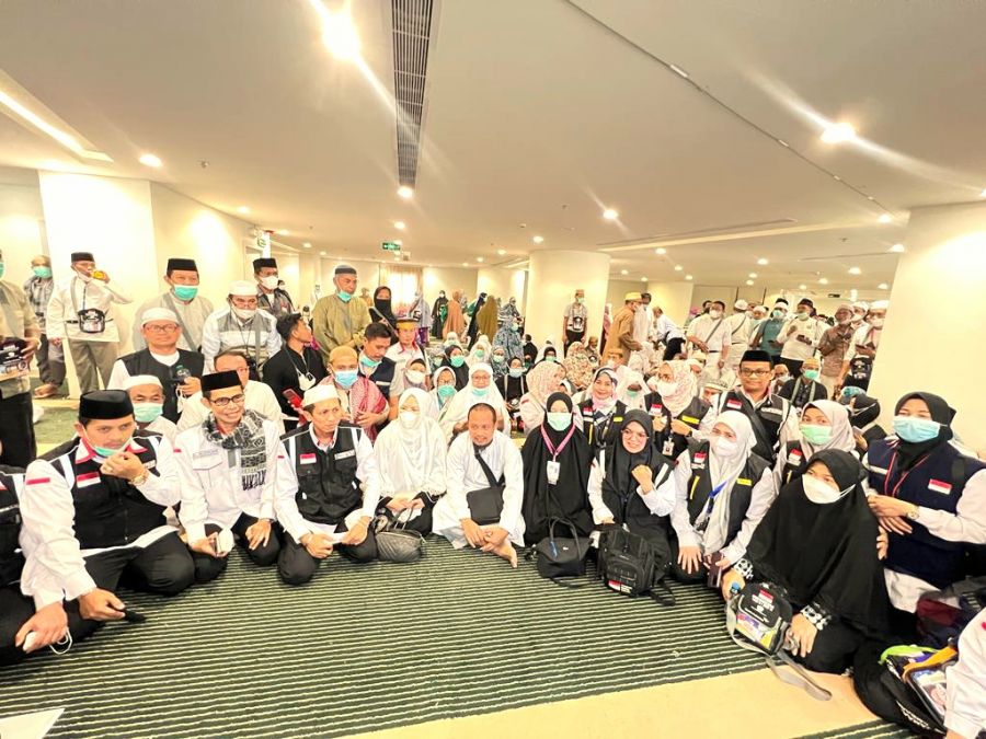 Sedang Ibadah Haji, Andi Sudirman Silaturahmi Bersama Warga Sulsel di Makkah