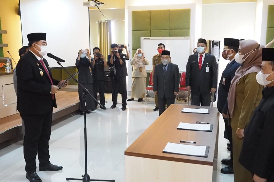 Sekprov Sulsel Lantik 24 Pejabat Lingkup Dinas PKP2 Sulsel
