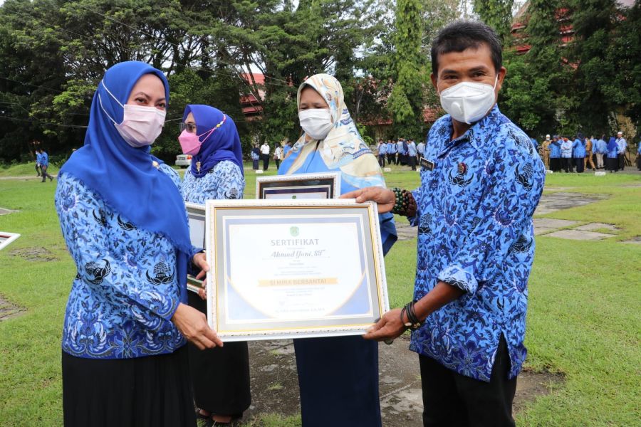 Serahkan Penghargaan Inovasi Tingkat Kabupaten, Bupati Lutra Harap Inovasi Dapat Direplikasi