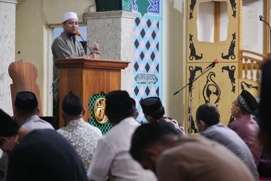 Shalat Berjamaah dengan Warga Bantaeng, Gubernur Andi Sudirman Ajak Masyarakat Taat Ibadah
