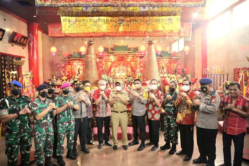 Tahun Baru Imlek, Danny Bersama Forkopimda Kunjungi Tiga Klenteng di Kecamatan Wajo