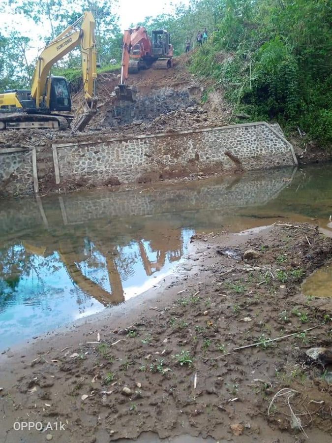 Tanpa Izin, Pemilik Lahan Protes Pembangunan Jembatan Benteng Palioi