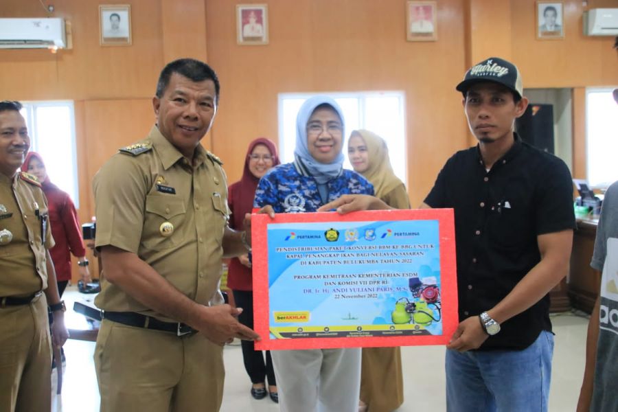 Top! 380 Nelayan Bulukumba Terima Bantuan Mesin BBG