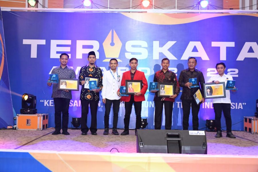 Top! Bupati Indah Terima Penghargaan Kepala Daerah Inspiratif